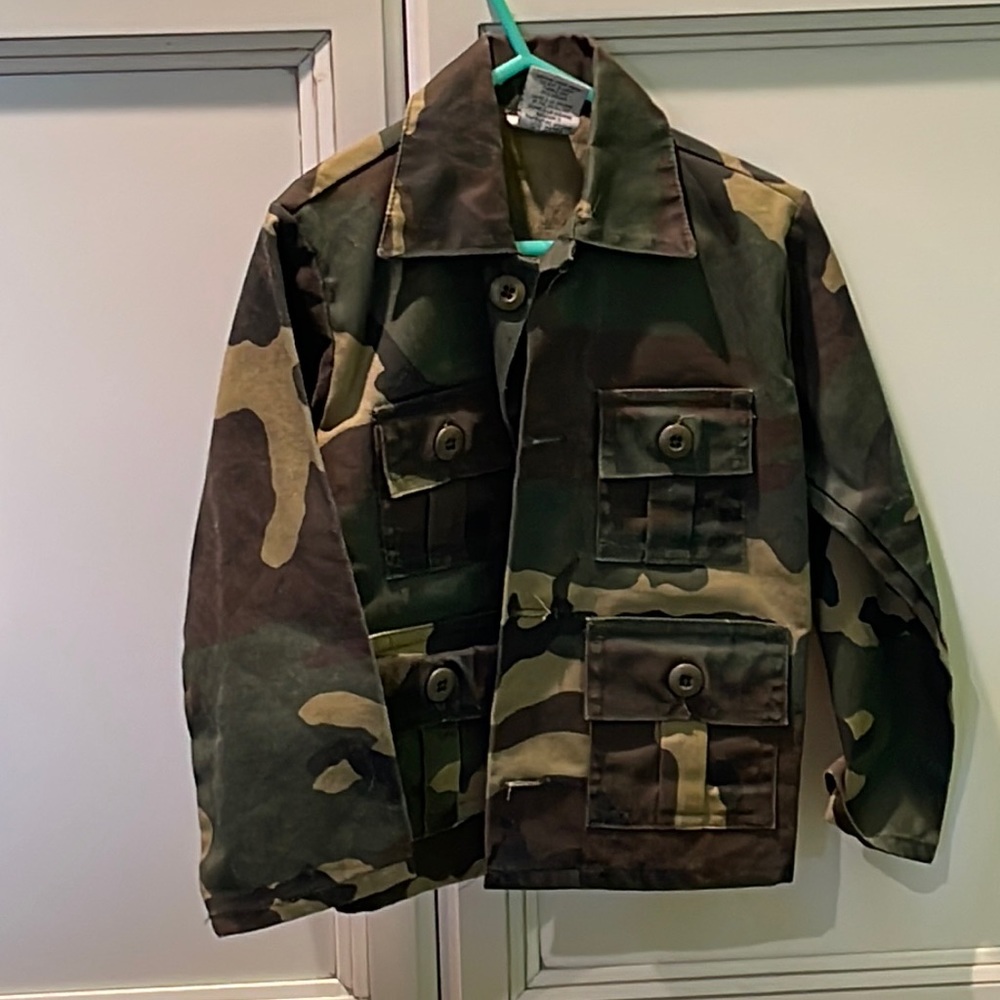 Boys camouflage jacket. Very durable never worn.